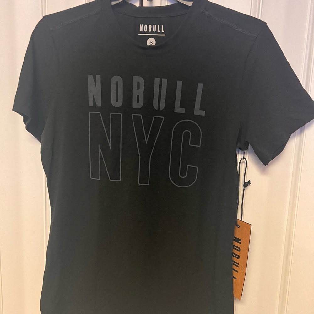 NOBULL NWT Women’s small t shirt /nyc black